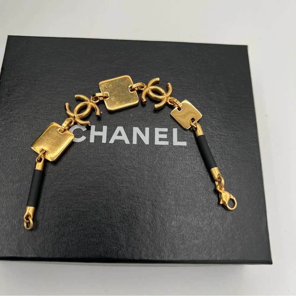 Chanel CC 24k GP bracelet in box - Picture 8 of 9